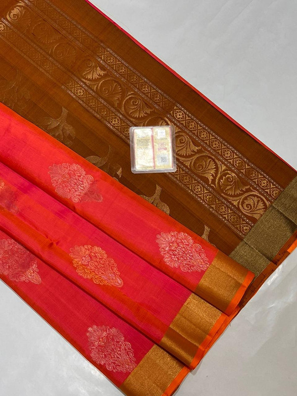 Pure Kanchipuram Saree in Pinkish colour with Golden Zari Border.