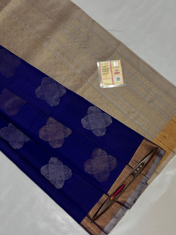 Pure Kanchipuram Handlooom Saree in White Cotton with wide Golden Border