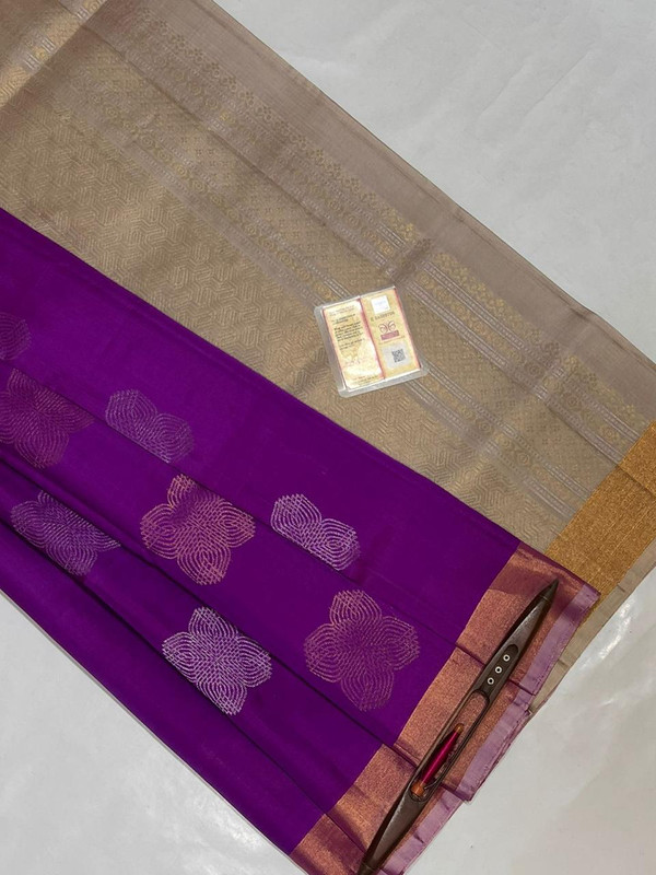 Pure Kanchipuram Handloom Saree in Light Purple colour with Golden Zari Border
