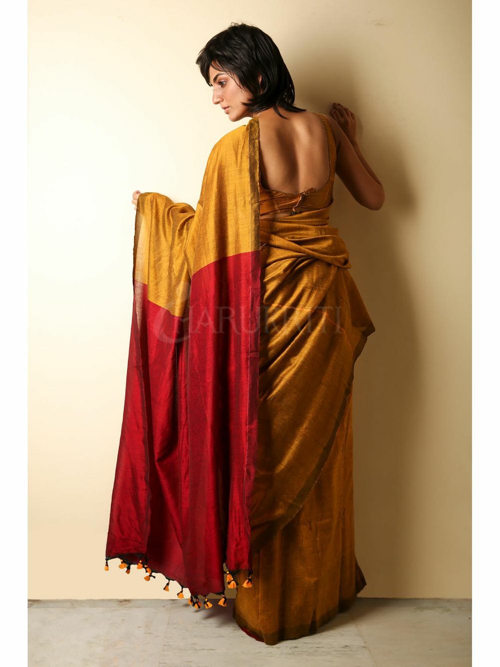 Dual Shades of Golden Yellow and Red
